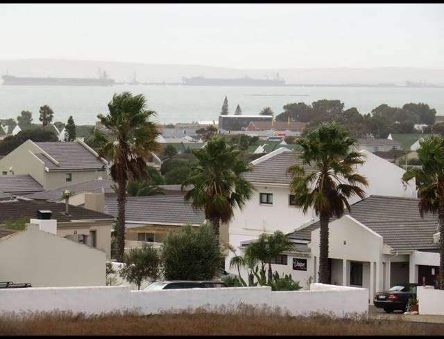 4 BEDROOM HOUSE FOR SALE IN COUNTRY CLUB